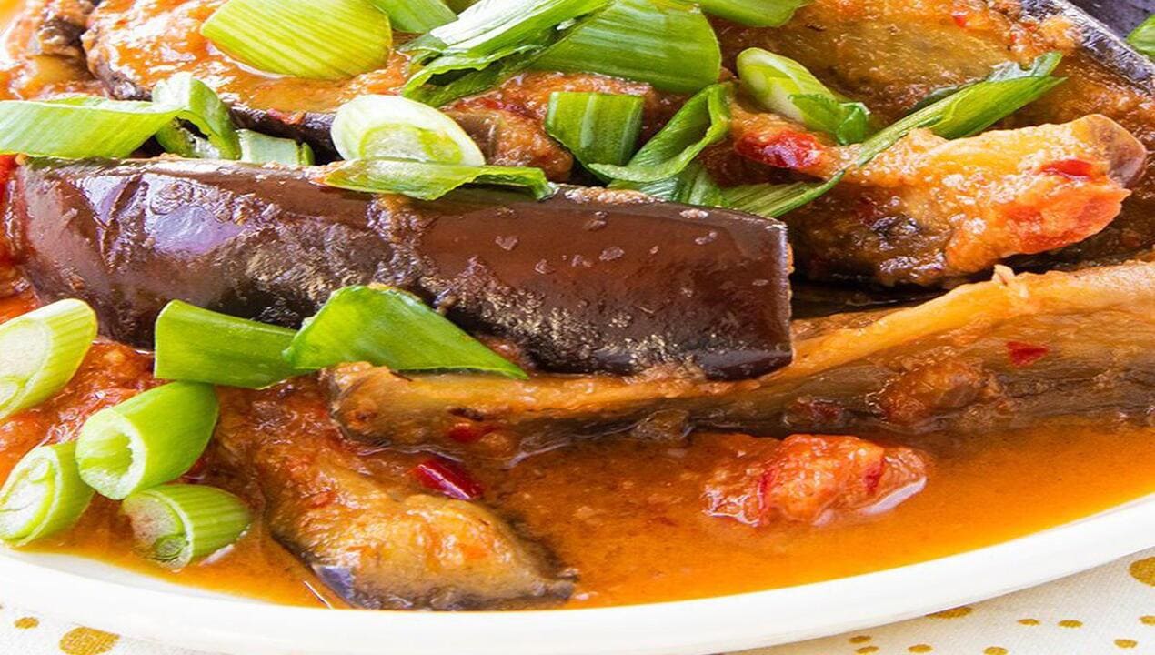 Spicy Stir-Fried Eggplant with Shrimp Paste and Kaffir Lime Leaves