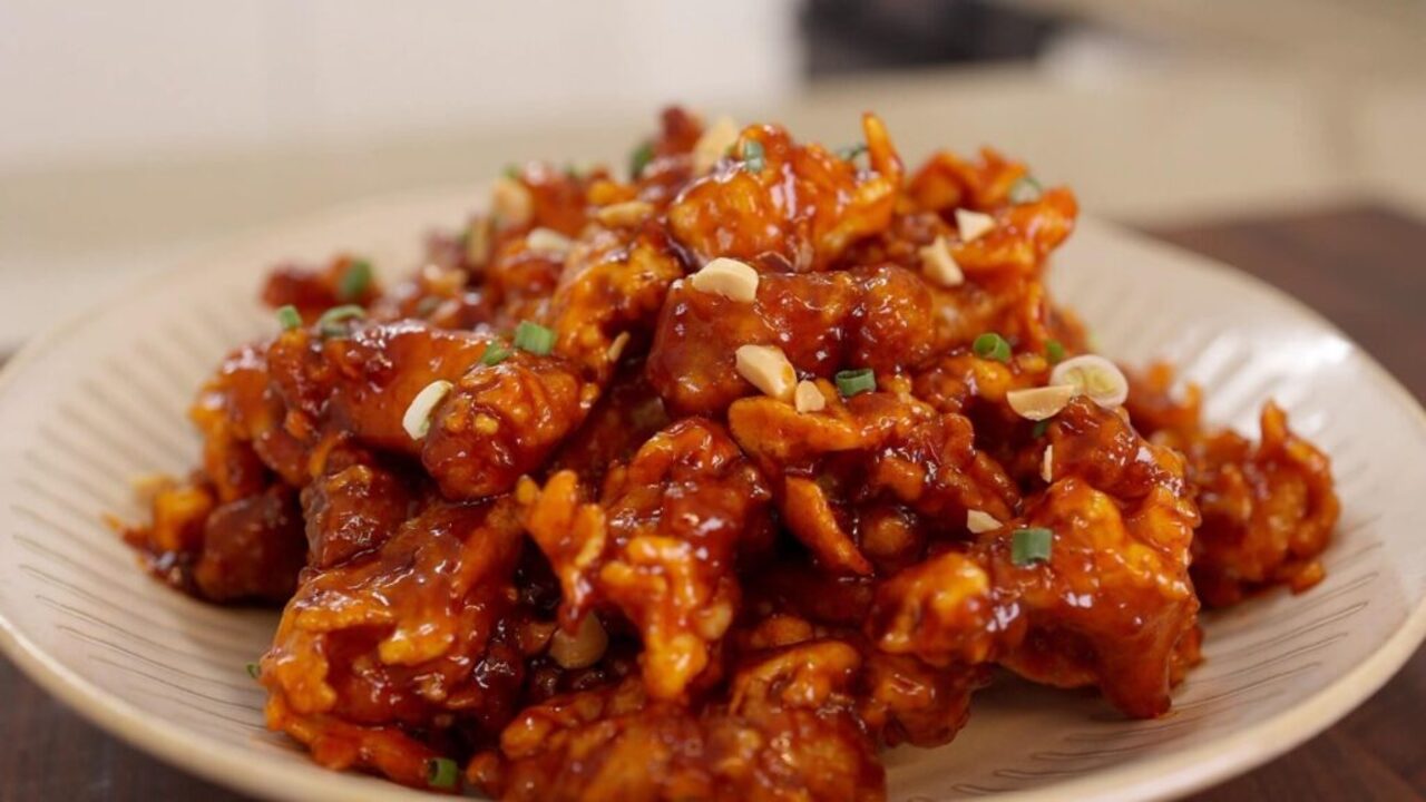 Crispy Sweet & Spicy Dakgangjeong Recipe From Le Stanze Bistrot Cafe